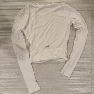 ALO Yoga Women's Cream Long Sleeve Top